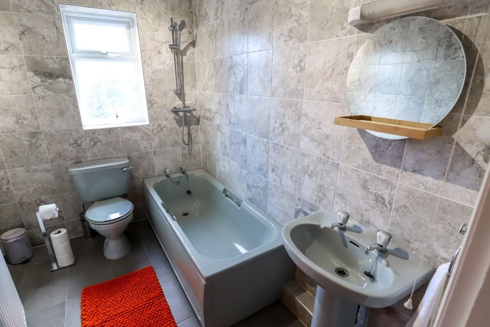 Bathroom in house to rent Hillsborough