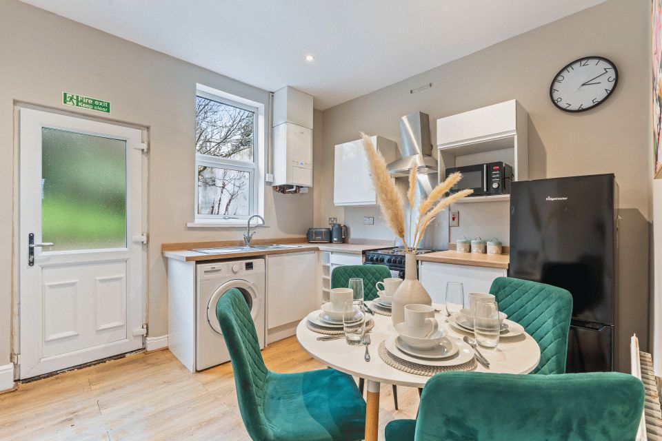 Dining room in house to rent Sheffield