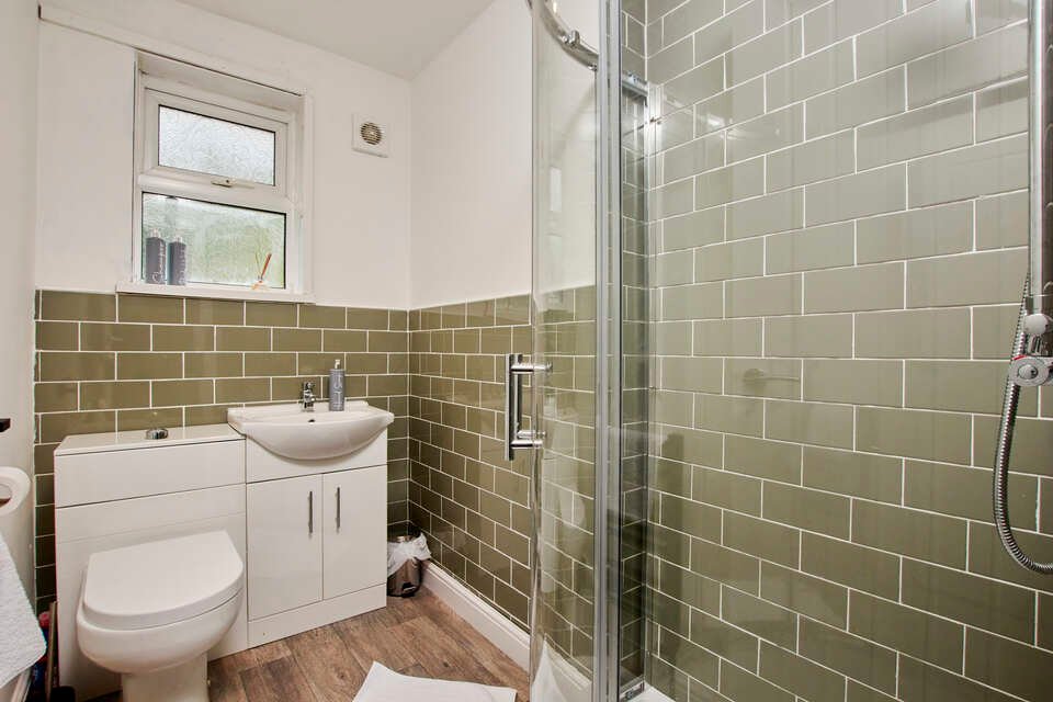 Shower in house to rent Sheffield