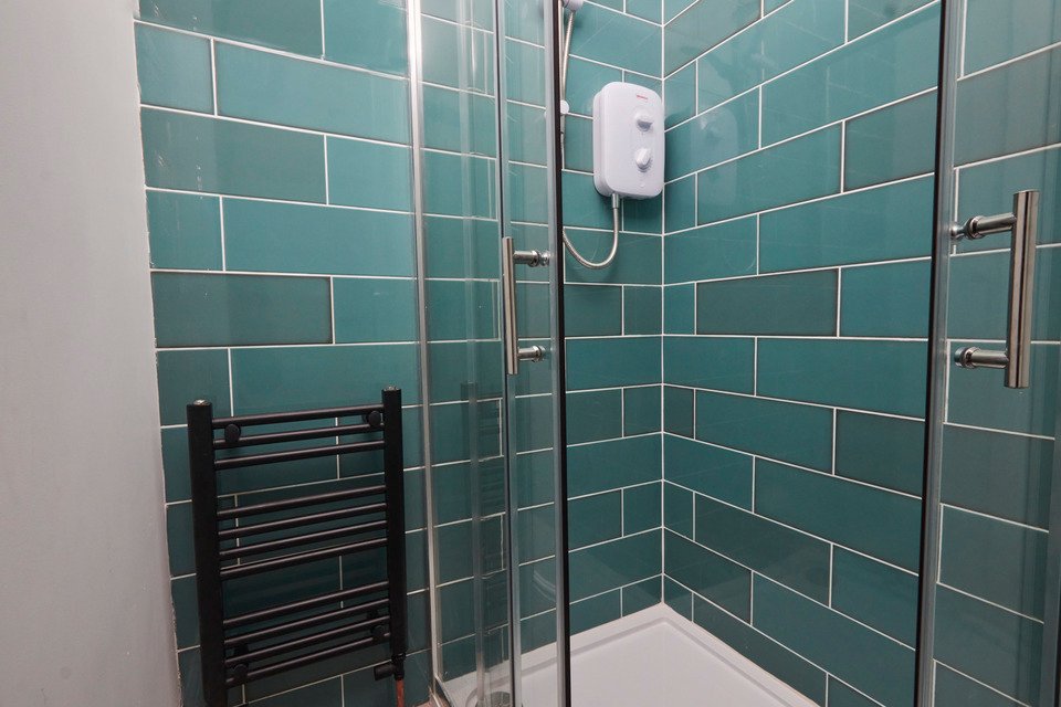 Shower in house to rent Sheffield Nether Edge